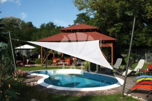 Állítható magasságú és dőlésszögű napvitorla 47